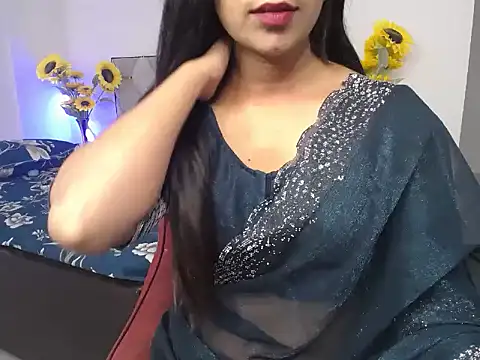 Snapshot of Little_queenn chatting on 09-25-25, 01:11 Little queenn online show from 09-25-25, 01:11