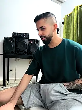 giannis090 online show from 11-20-25, 03:18