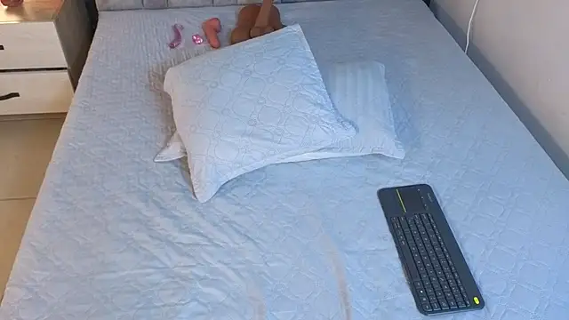 emmi collinss online show from 11-10-25, 08:03