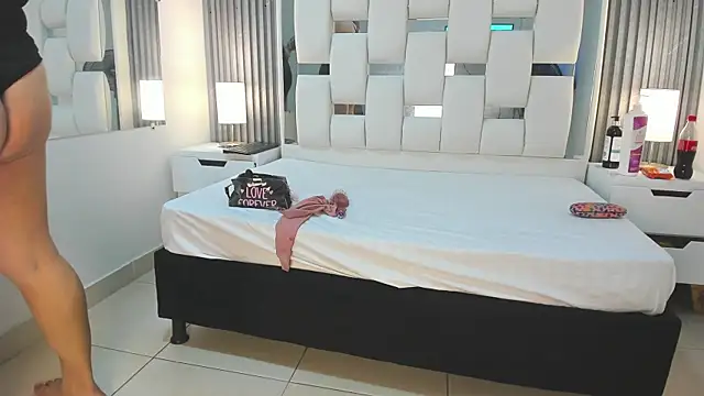 VanessaHard as online show from 10-26-25, 07:25