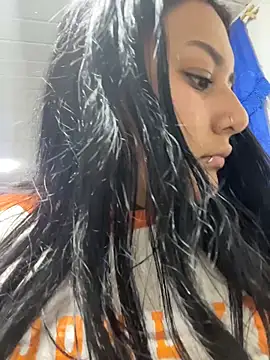 Snapshot of Nicky-222 chatting on 02-17-26, 02:09 Nicky-222 online show from 02-17-26, 02:09