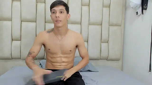 ZafiroAndFlynn online show from 01-07-26, 02:49