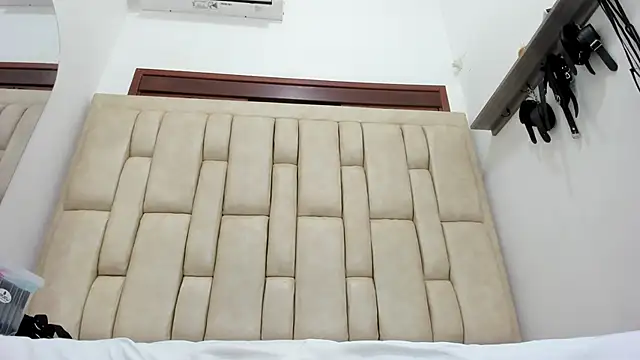 ZafiroAndFlynn online show from 11-21-25, 08:08