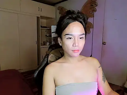 YourNikkieXxx online show from 10-28-25, 05:12