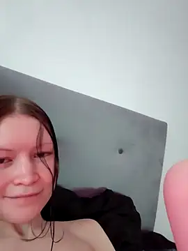 DragonFoxie online show from 11-30-25, 08:26