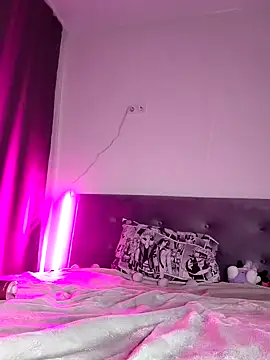 DragonFoxie online show from 12-18-25, 01:48