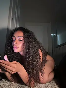Snapshot of yasmingarcia chatting on 07-02-26, 10:10 yasmingarcia online show from 07-02-26, 10:10