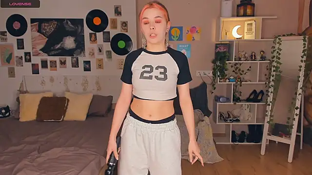 Snapshot of VedaSchulz chatting on 02-11-26, 06:41 VedaSchulz online show from 02-11-26, 06:41