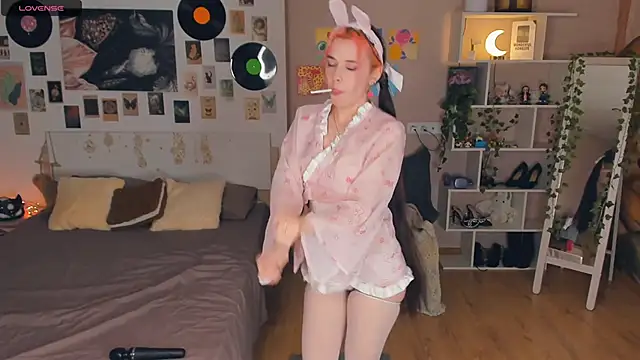 Snapshot of VedaSchulz chatting on 02-09-26, 06:39 VedaSchulz online show from 02-09-26, 06:39