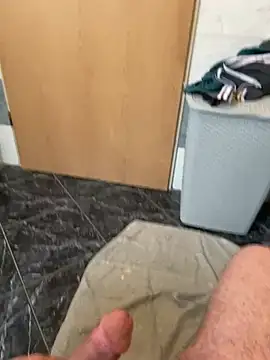 Snapshot of geilheit12 chatting on 02-10-26, 03:22 geilheit12 online show from 02-10-26, 03:22