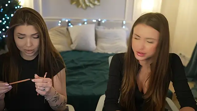 Luna secretgirl online show from 12-19-25, 11:34