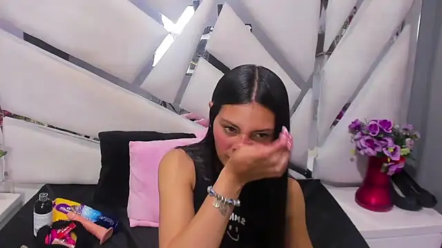  Luna Bennett online show from 03-12-26, 08:46