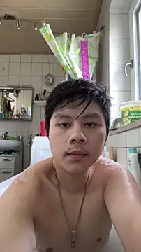 Snapshot of Kingpowerlittel chatting on 10-31-25, 01:41 Kingpowerlittel online show from 10-31-25, 01:41