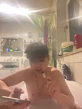 Snapshot of Kingpowerlittel chatting on 02-25-26, 05:24 Kingpowerlittel online show from 02-25-26, 05:24