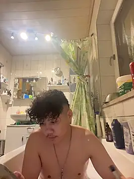 Snapshot of Kingpowerlittel chatting on 02-16-26, 06:06 Kingpowerlittel online show from 02-16-26, 06:06