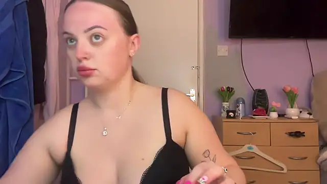 SexySashaxox online show from 04-06-26, 07:48