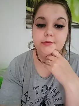 Snapshot of LioEst@xh chatting on 04-25-26, 05:43 LioEstxh online show from 04-25-26, 05:43
