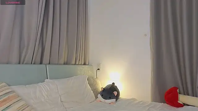 Snapshot of Alice_1n_Wonderland_ chatting on 11-23-25, 12:20 Alice 1n Wonderland online show from 11-23-25, 12:20