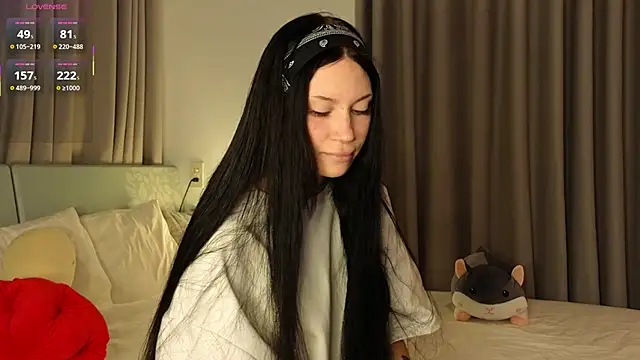 Snapshot of Alice_1n_Wonderland_ chatting on 11-08-25, 06:11 Alice 1n Wonderland online show from 11-08-25, 06:11