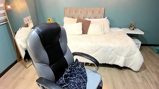 Miss Cataleya   online show from 10-24-25, 12:15