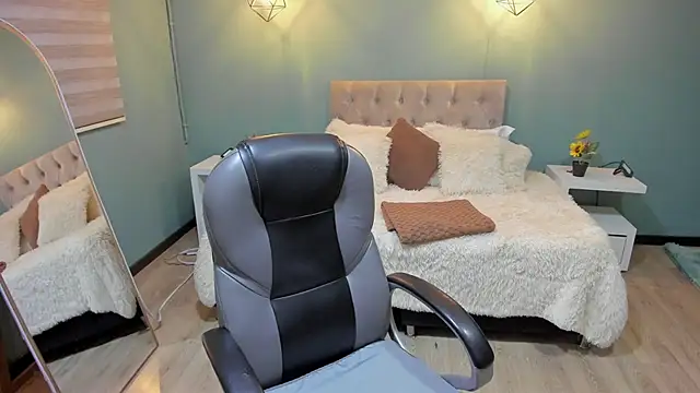 Miss Cataleya   online show from 03-10-26, 11:36