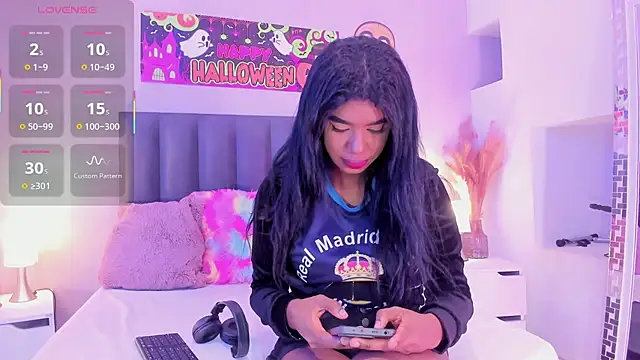 KendraChavez  online show from 10-30-25, 10:39