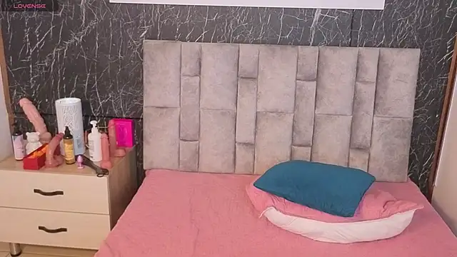 emily vermont online show from 12-02-25, 03:41