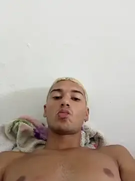 Snapshot of zyonboy1 chatting on 01-06-26, 02:32 zyonboy1 online show from 01-06-26, 02:32