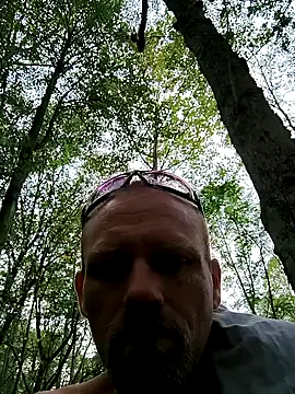 Snapshot of Eat_it_from_the_back chatting on 09-27-25, 10:27 Eat it from the back online show from 09-27-25, 10:27