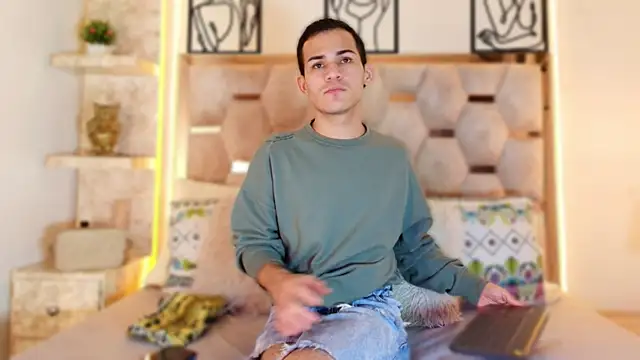 alessandro musk online show from 12-19-25, 03:54