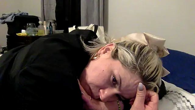 toomuchofafreak online show from 02-12-26, 10:37