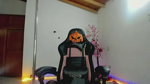 auraeroticaxxx online show from 10-19-25, 04:04