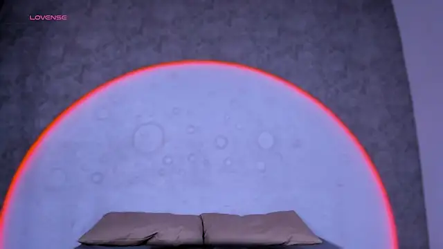 ReinaChloe online show from 11-21-25, 04:06