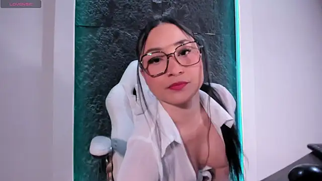 ReinaChloe online show from 09-17-25, 04:42