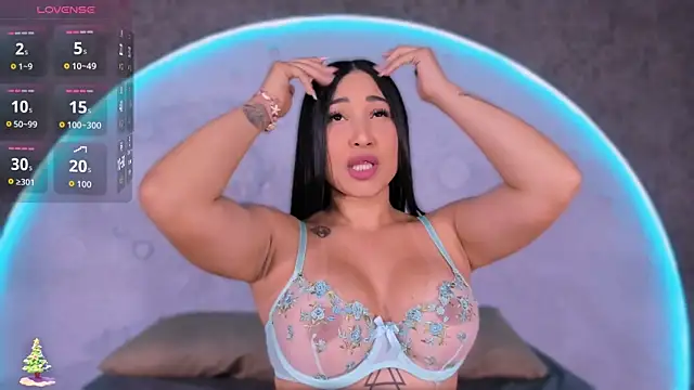 ReinaChloe online show from 11-17-25, 04:11