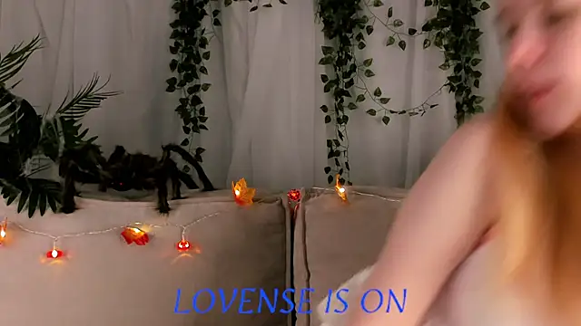 ElizSpieth online show from 10-20-25, 01:07