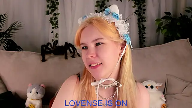 ElizSpieth online show from 10-17-25, 01:42