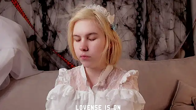 ElizSpieth online show from 11-06-25, 01:31