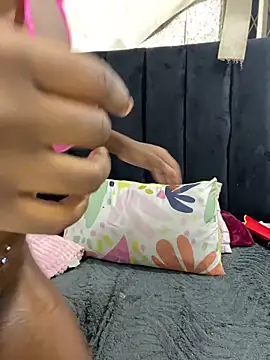 LonelyQueenxx25 online show from 02-26-26, 09:37