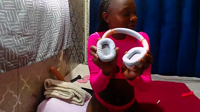 LonelyQueenxx25 online show from 10-26-25, 09:20