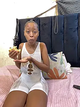 LonelyQueenxx25 online show from 03-13-26, 08:36