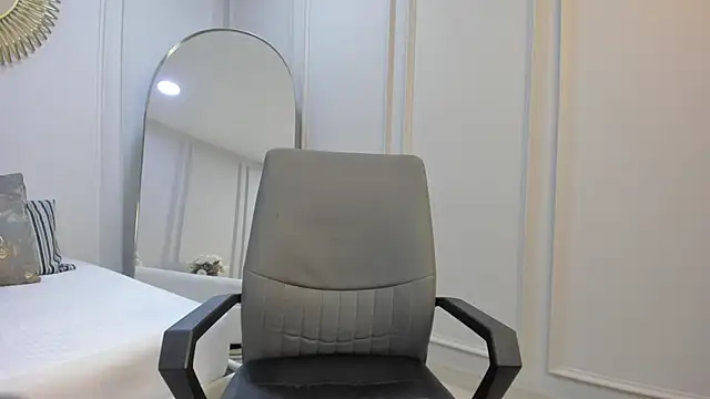 CharlotteBrownn  online show from 10-07-25, 01:28