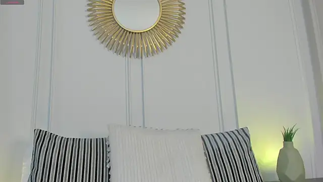 CharlotteBrownn  online show from 04-18-26, 12:35