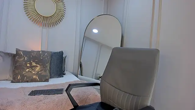 CharlotteBrownn  online show from 09-26-25, 01:45