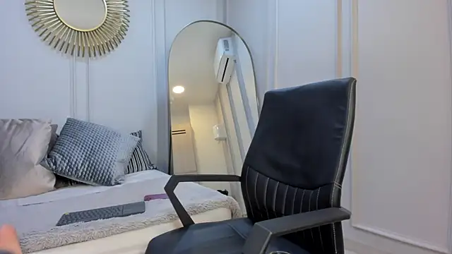 CharlotteBrownn  online show from 10-14-25, 12:28