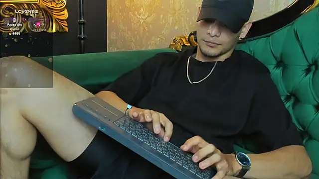 AlessandroKiing online show from 07-14-26, 08:04