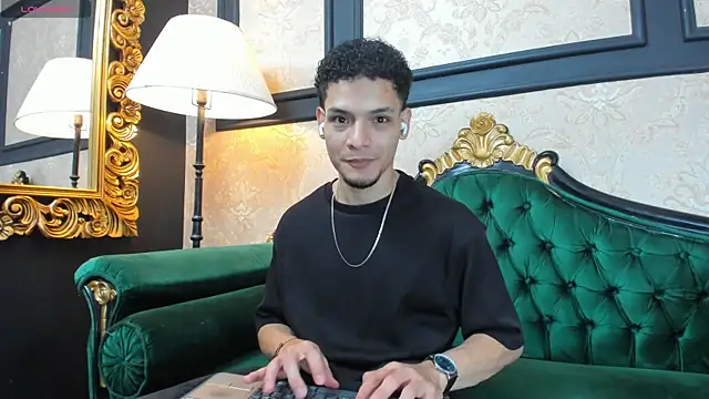 Snapshot of AlessandroKiing chatting on 04-06-26, 02:18 AlessandroKiing online show from 04-06-26, 02:18