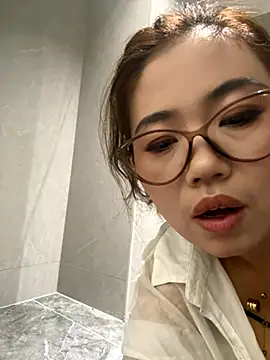 Snapshot of feifei_521 chatting on 09-19-25, 01:53 feifei 521 online show from 09-19-25, 01:53
