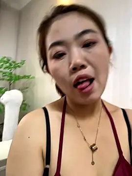 Snapshot of feifei_521 chatting on 10-05-25, 04:47 feifei 521 online show from 10-05-25, 04:47