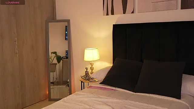 izzyvega   online show from 03-10-26, 02:37